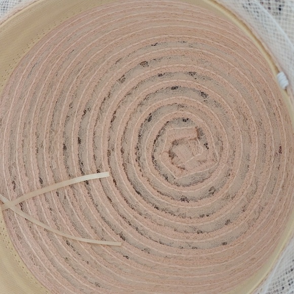 2023 Fascinator/Hat Lt..Pink Lace Look Bucket Hat Kentucky Derby Church Car Race - Picture 4 of 6